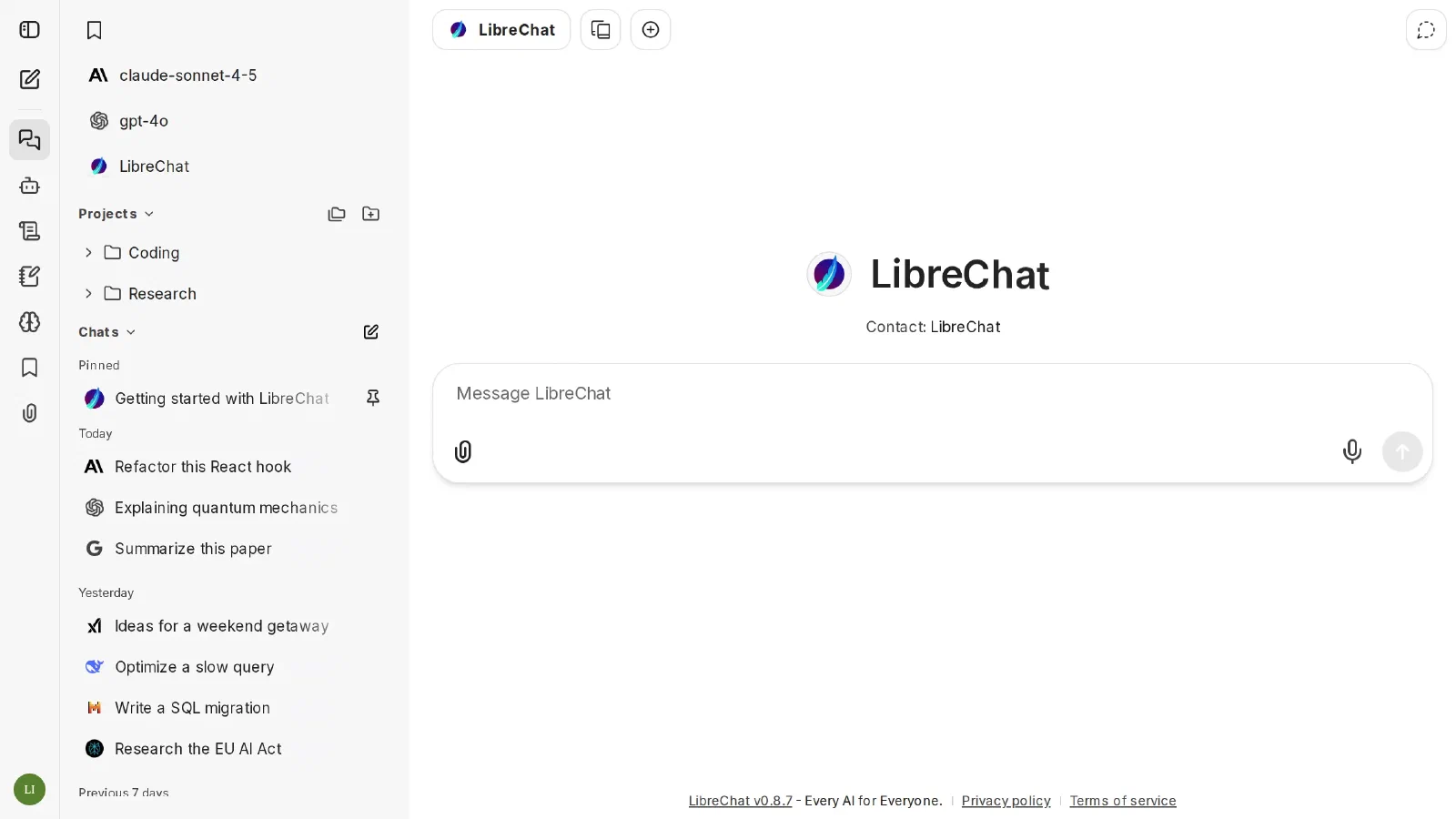 LibreChat 桌面网页中的模型入口、项目列表、历史对话和消息输入框